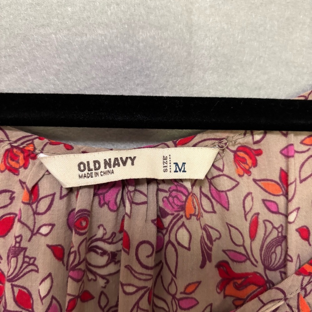 Old Navy Women’s Sleeveless Blouse -  Tan/Red/Pink Floral Design - Picture 3 of 5